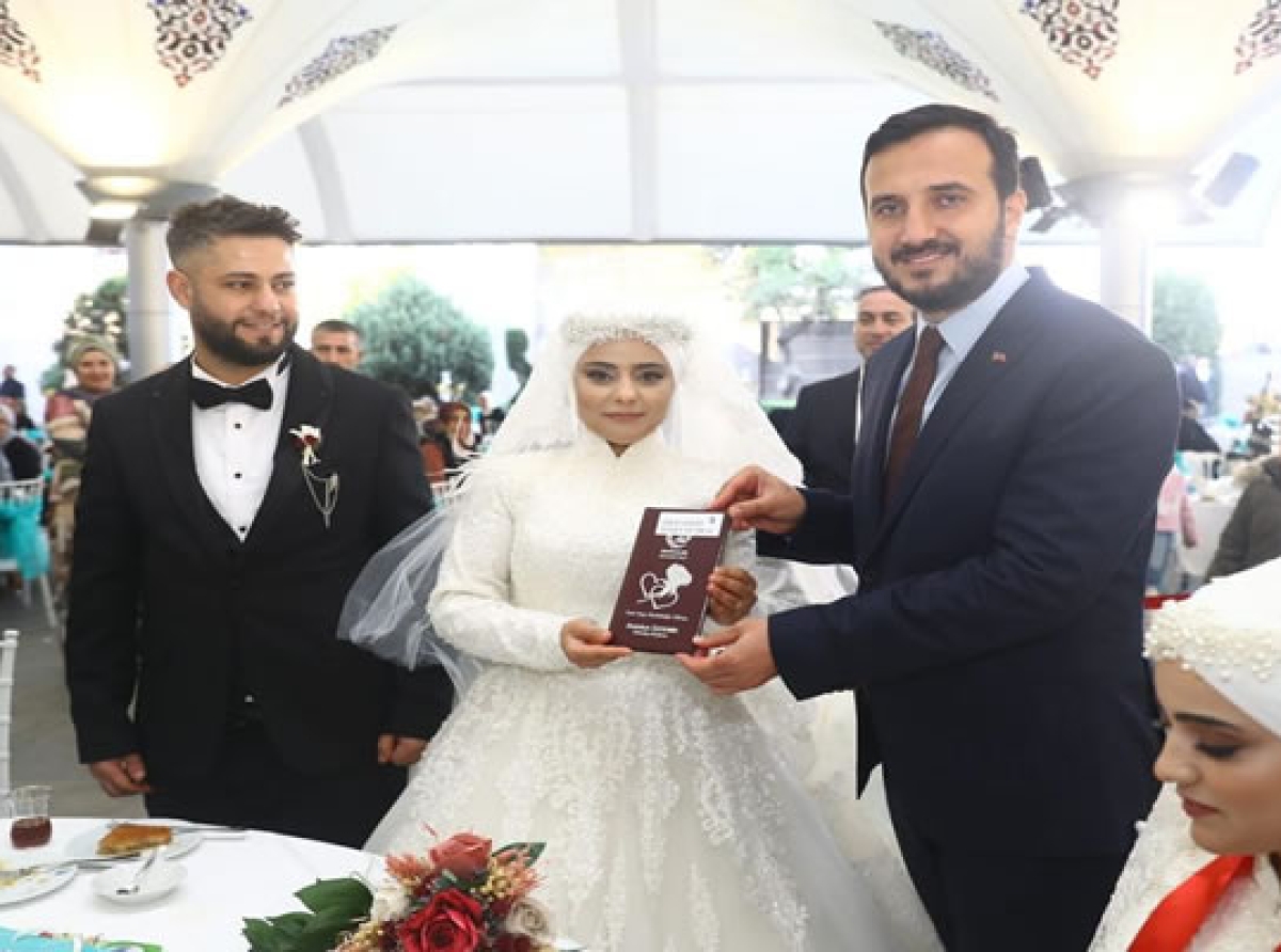 Bağcılar Belediyesi 15 Çifti Toplu Düğünle Evlendirdi