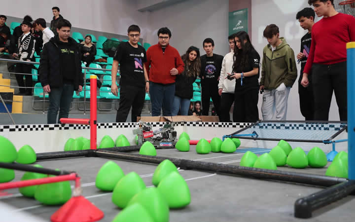 VEX - Uluslararası Robotik Yarışmasına 100 Takım Katıldı