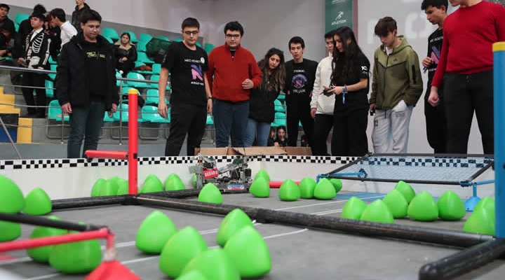 VEX - Uluslararası Robotik Yarışmasına 100 Takım Katıldı