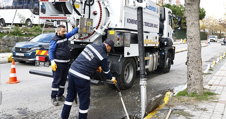 Belediye Mazgal Temizliğine Devam Ediyor